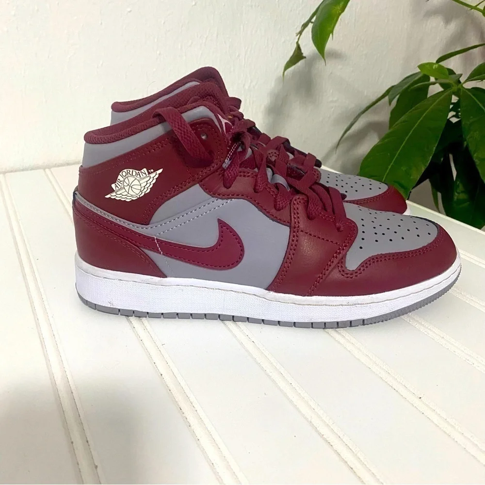 Jordan Air 1 Mid Cherrywood Team Red Maroon DQ8423-615 Size 5Y Women’s 6.5 EUC